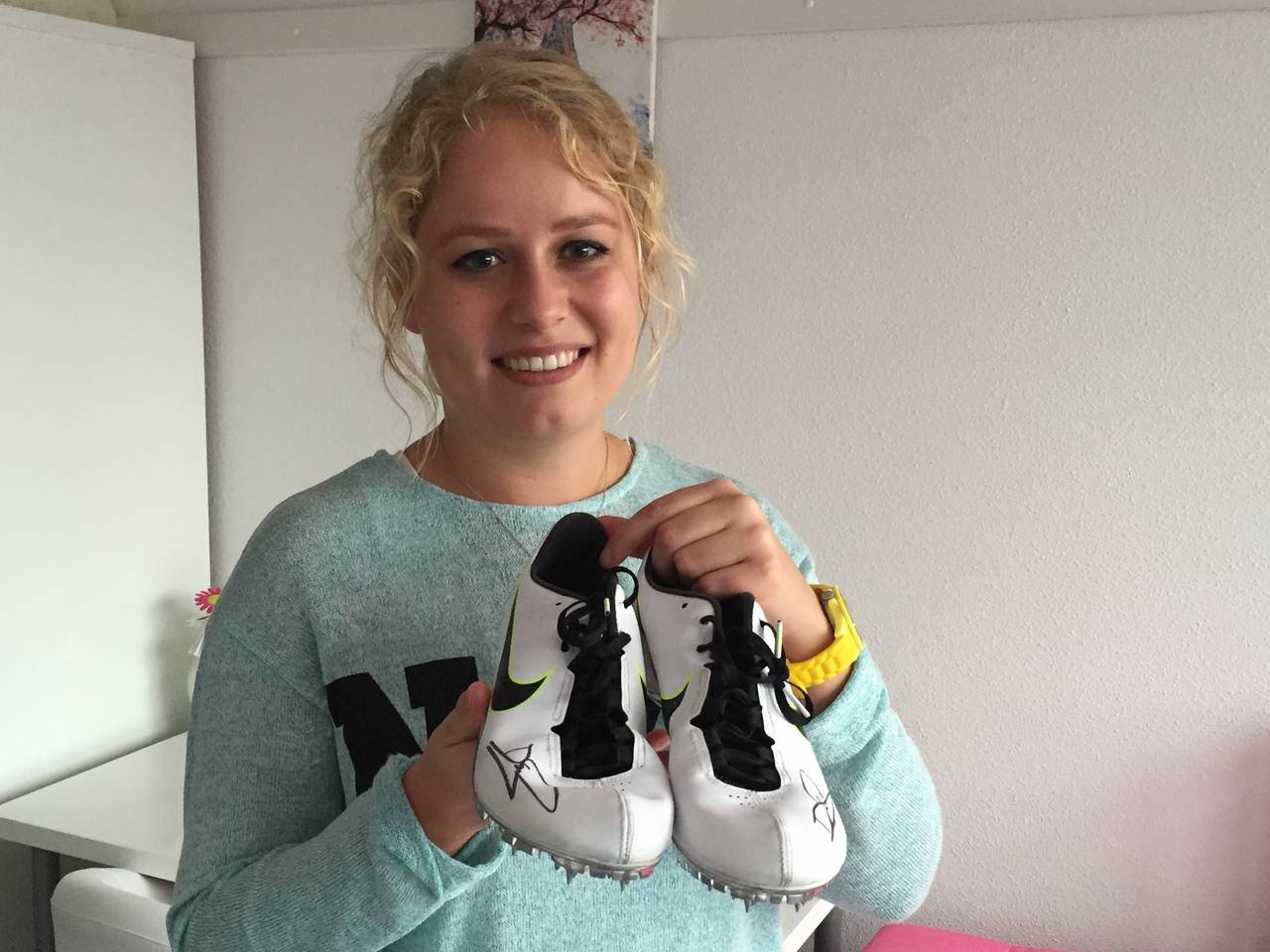 Gouden spikes van Dafne Schippers staan nu op Tilburgse studentenkamer