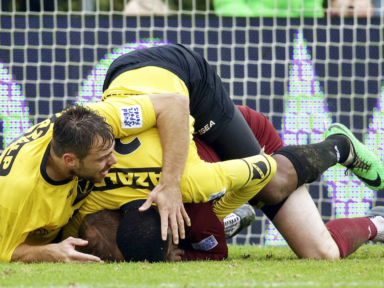 Ten Rouwelaar wordt bedolven (Foto: VI Images)