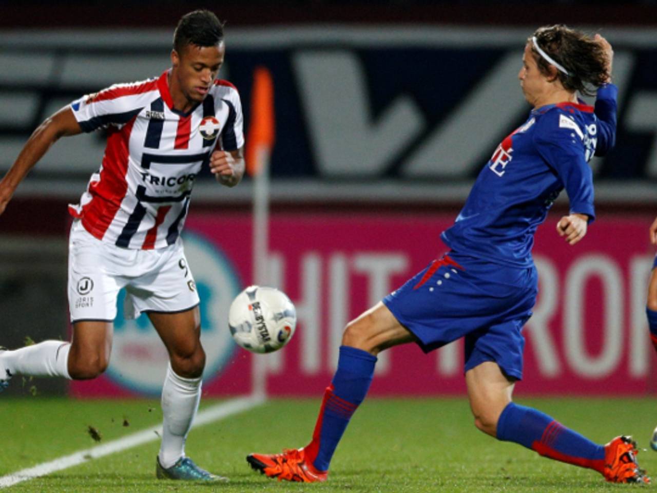 Willem II en sc Heerenveen aan elkaar gewaagd. (foto: VI Images)