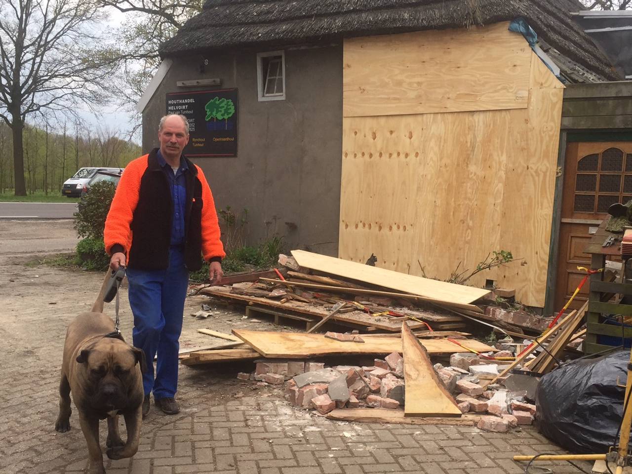 Paul van Turnhout uit Helvoirt schrok zich rot toen auto huis binnen reed