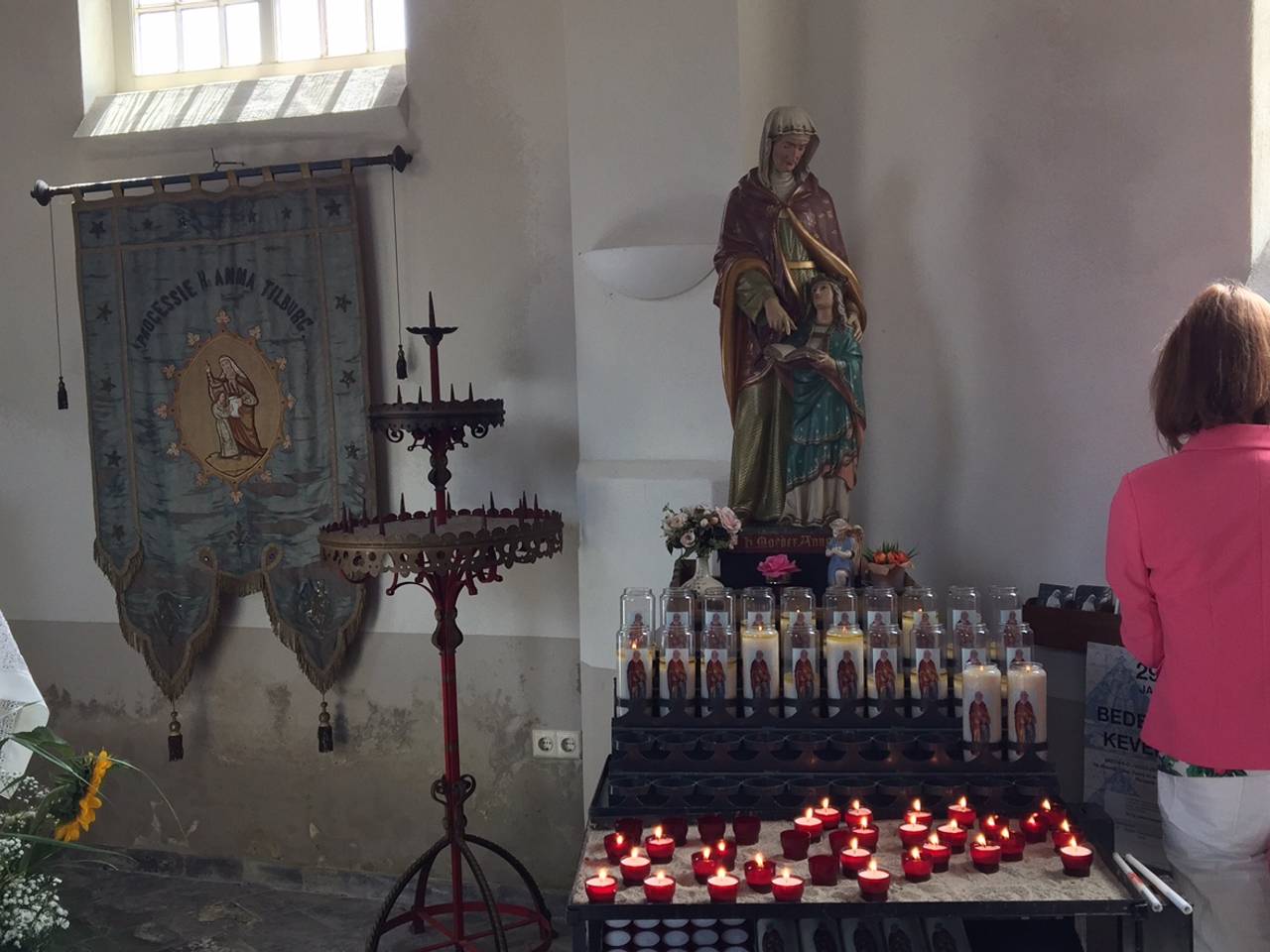 Een kaarsje aansteken bij Sint Anna om een man te vinden