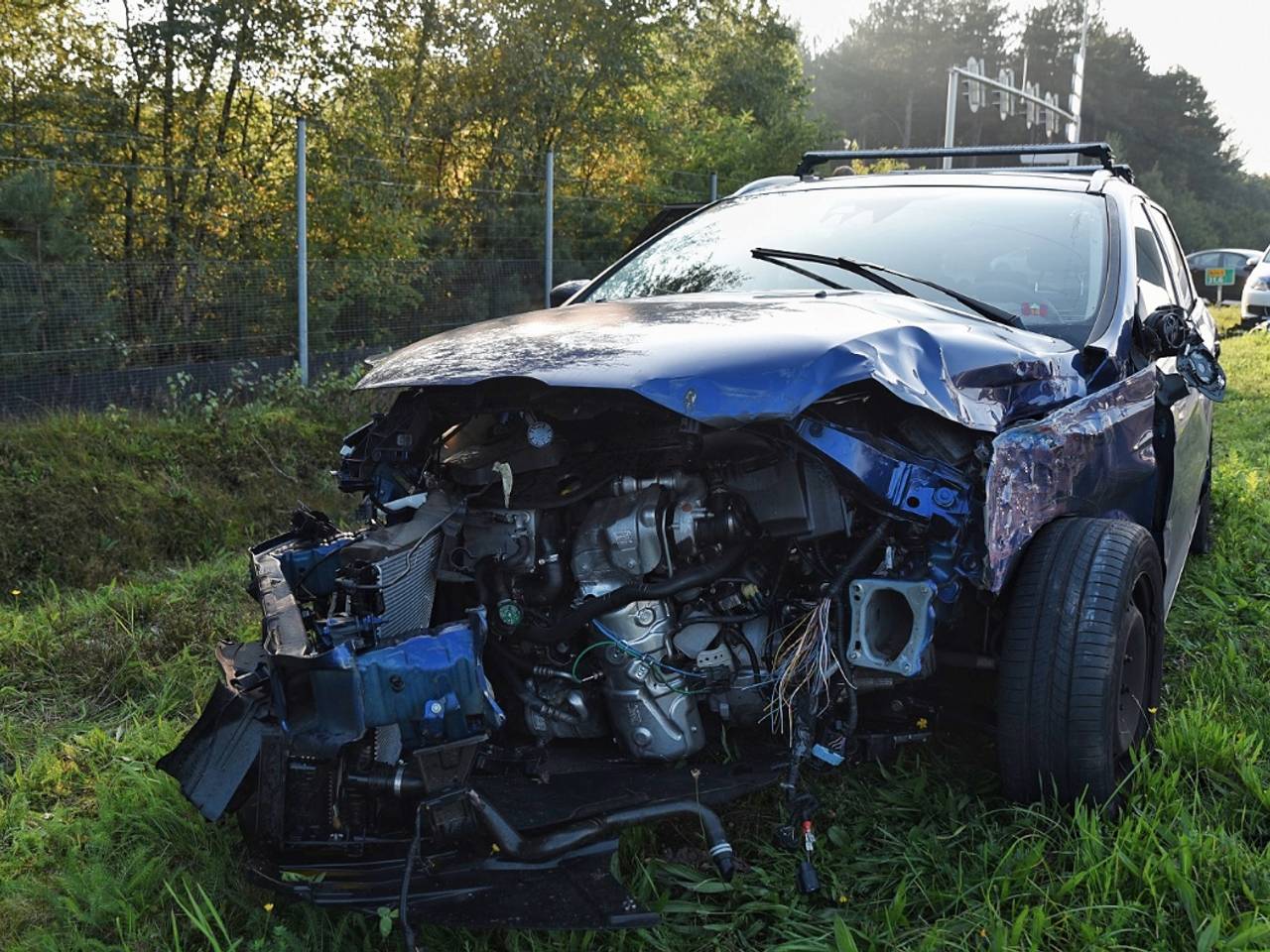 Vrachtwagen rijdt door na aanrijding in Tilburg (Foto:Toby de Kort)