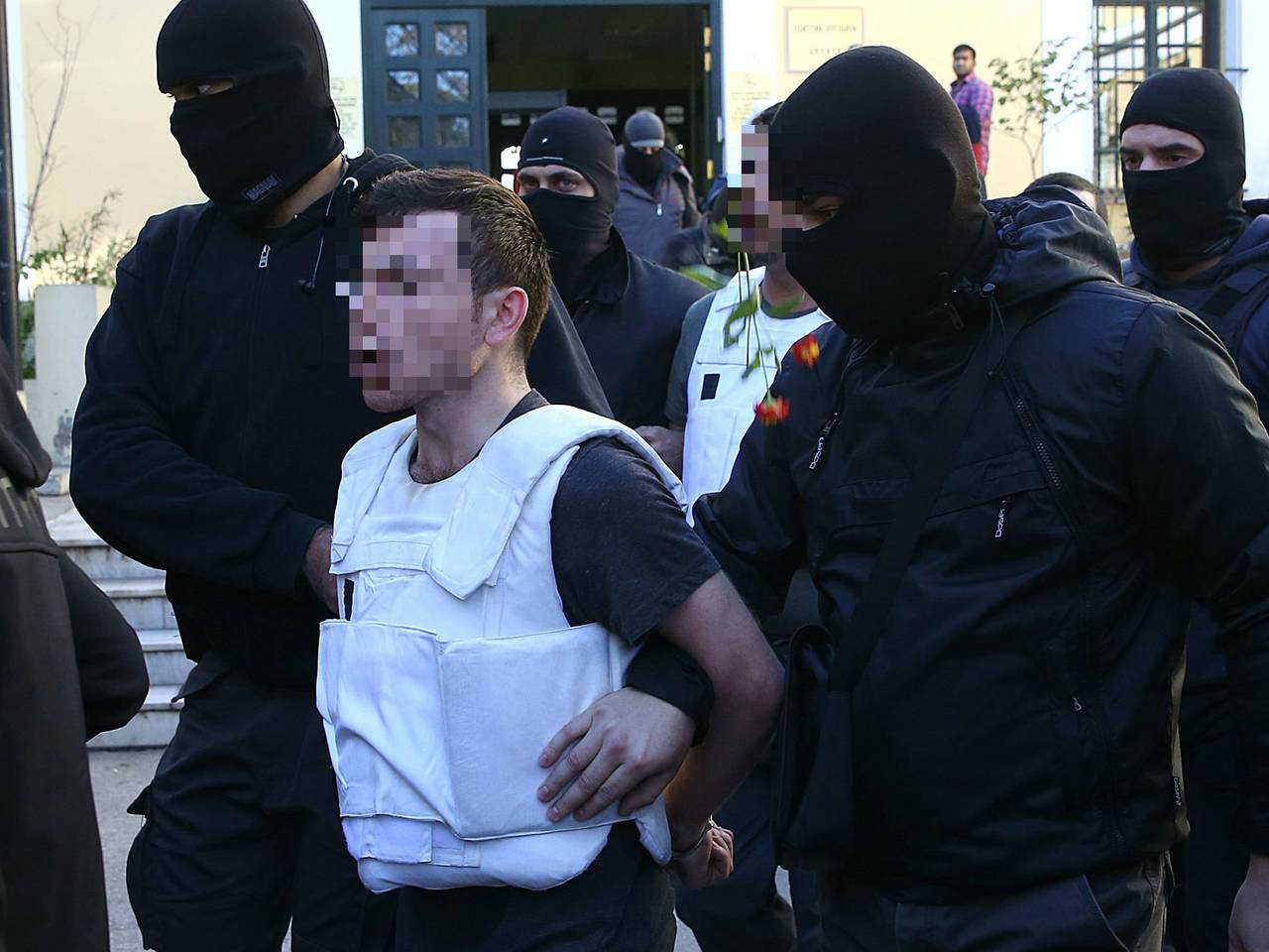 Burak A. na arrestatie. (Foto: EPA)