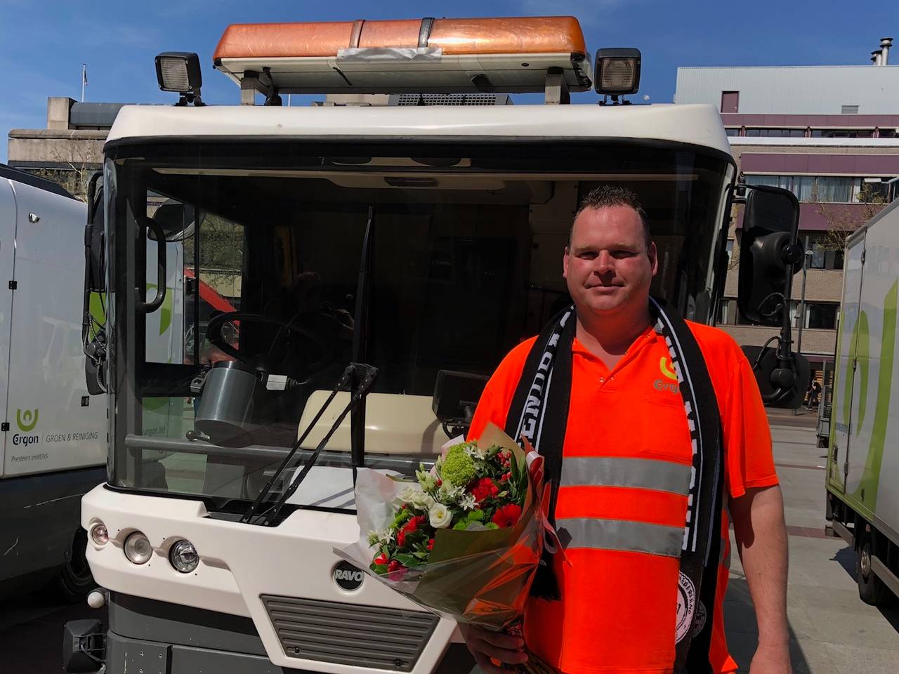https://api.omroepbrabant.nl/img/f/$width$/$height$/0.5/0.5/bWVkaWEvcHJvZC8yNzAwMzAzLmpwZz9zdj0yMDE5LTA3LTA3JnN0PTIwMjAtMDEtMDFUMDAlM0EwMCUzQTAwWiZzZT0yMDQwLTAxLTAxVDAwJTNBMDAlM0EwMFomc3I9YiZzcD1yJnNpZz1rbEFxR3lMUHUlMkJzbTZPJTJGRFQ1bjBFNm9aVUlIY0xpVFV4RldaUEpJbk9EYyUzRA==