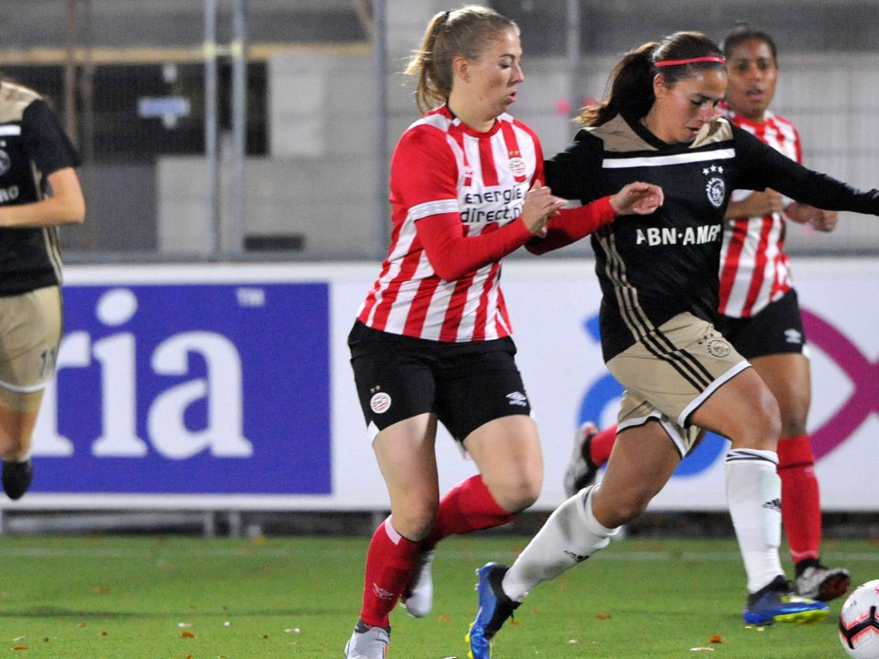 'Mark, bedankt', Mauri van de Wetering is Van Bommel dankbaar voor steuntje in de rug in aanloop naar duel met Ajax