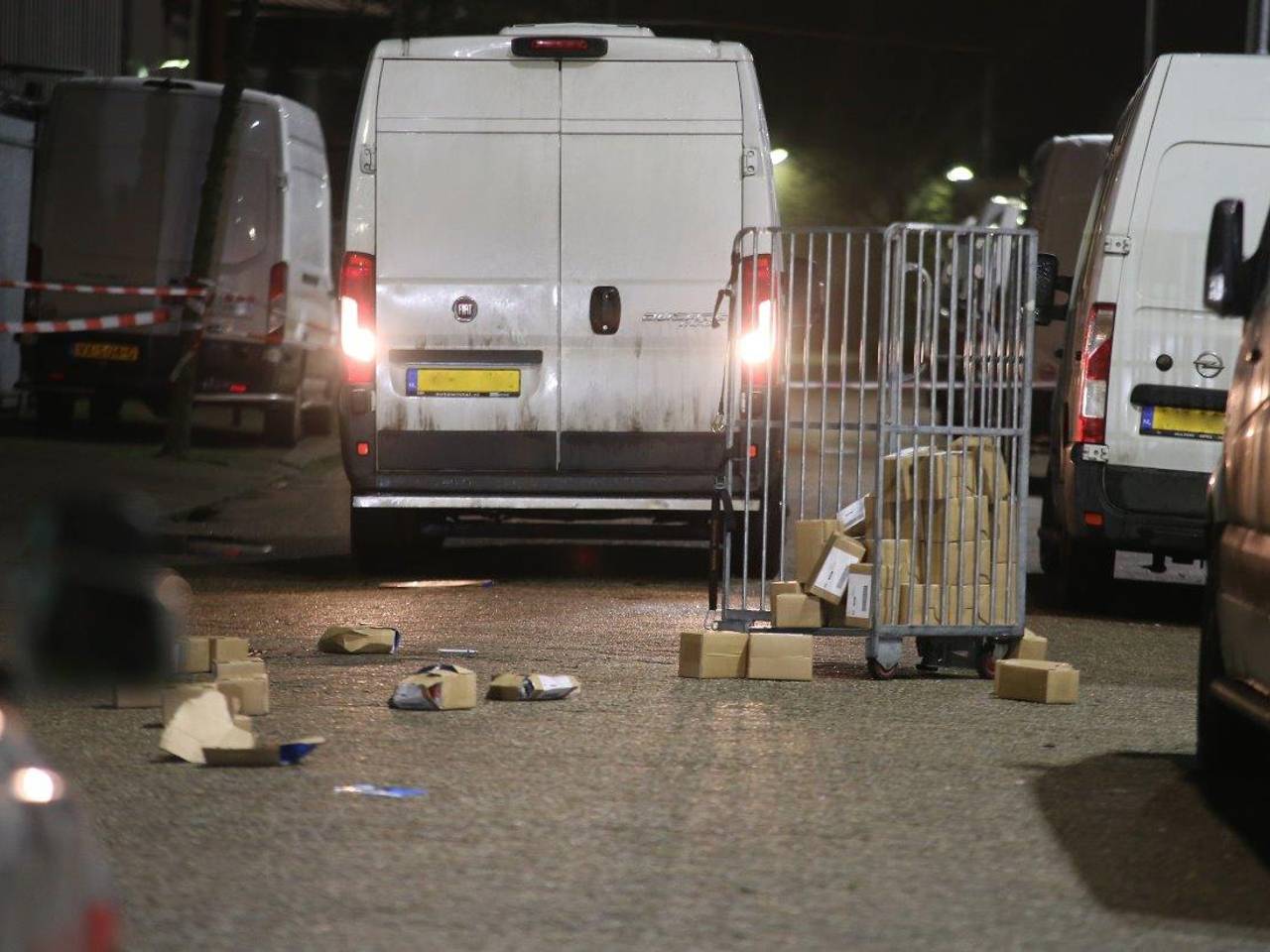 De bestelbus waarmee de daders naar het 'plaats delict' waren gereden (foto: Bart Meesters/Meesters Multi Media).