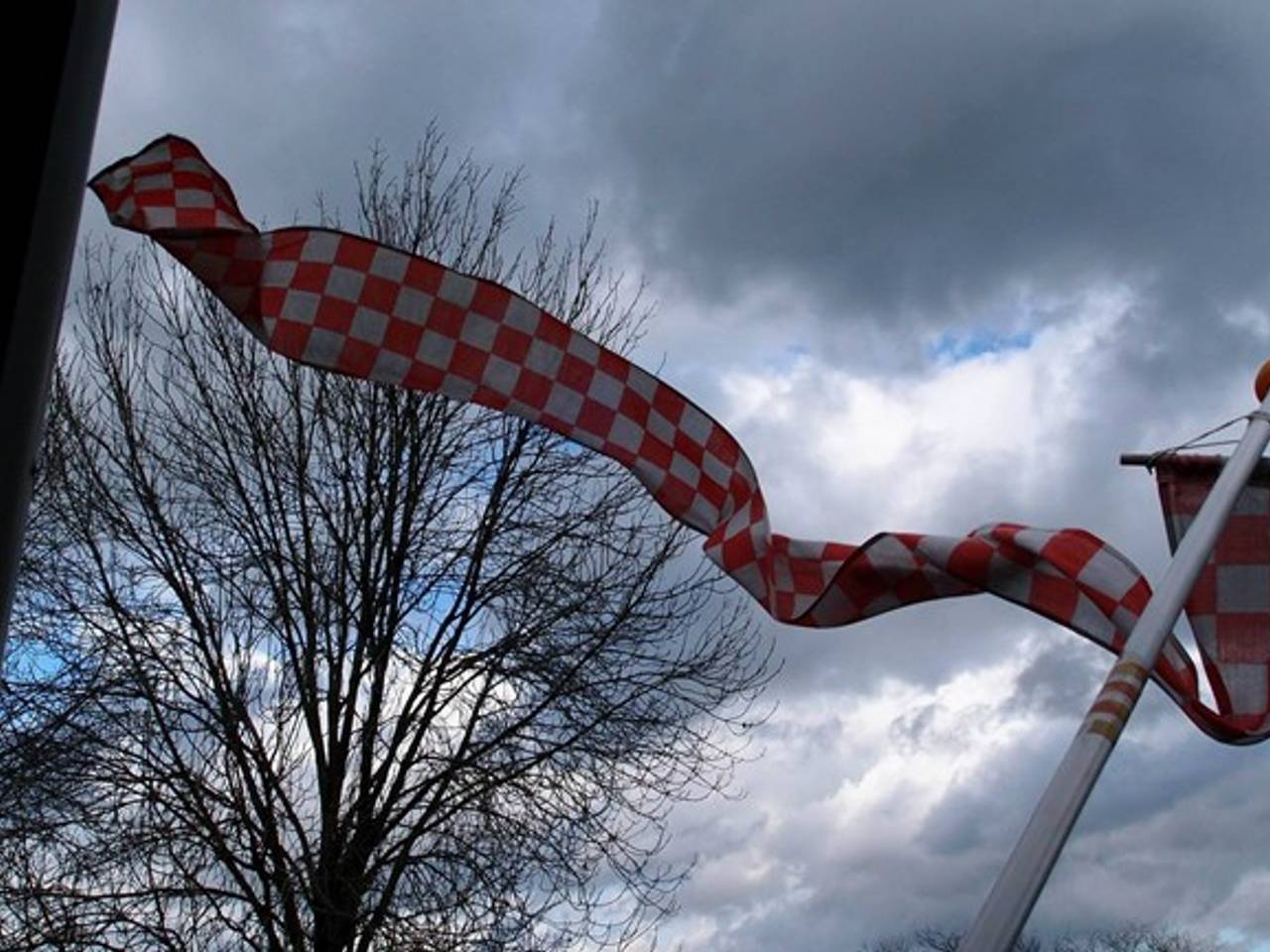 Er worden fikse windstoten verwacht (archieffoto: Christ Sars).