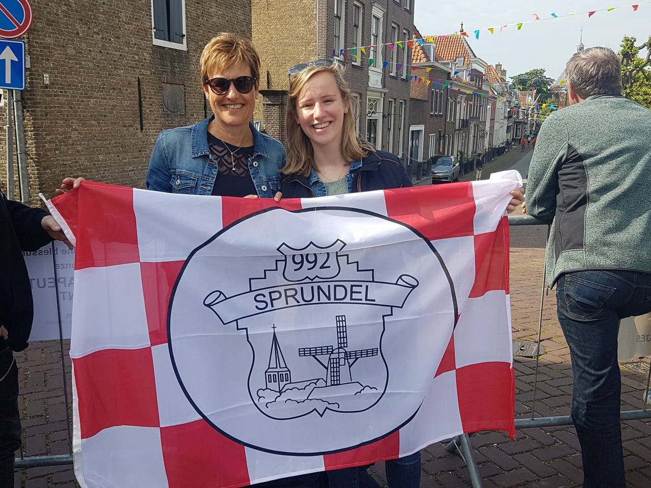 https://api.omroepbrabant.nl/img/f/$width$/$height$/0.5/0.5/bWVkaWEvcHJvZC8zMDEyMjQwLmpwZz9zdj0yMDE5LTA3LTA3JnN0PTIwMjAtMDEtMDFUMDAlM0EwMCUzQTAwWiZzZT0yMDQwLTAxLTAxVDAwJTNBMDAlM0EwMFomc3I9YiZzcD1yJnNpZz1mNkwya0FnY1NhU25wbndyNGl5TFZlMjMlMkZFTHlxJTJGTXJzMDd5SWJrSVRhQSUzRA==