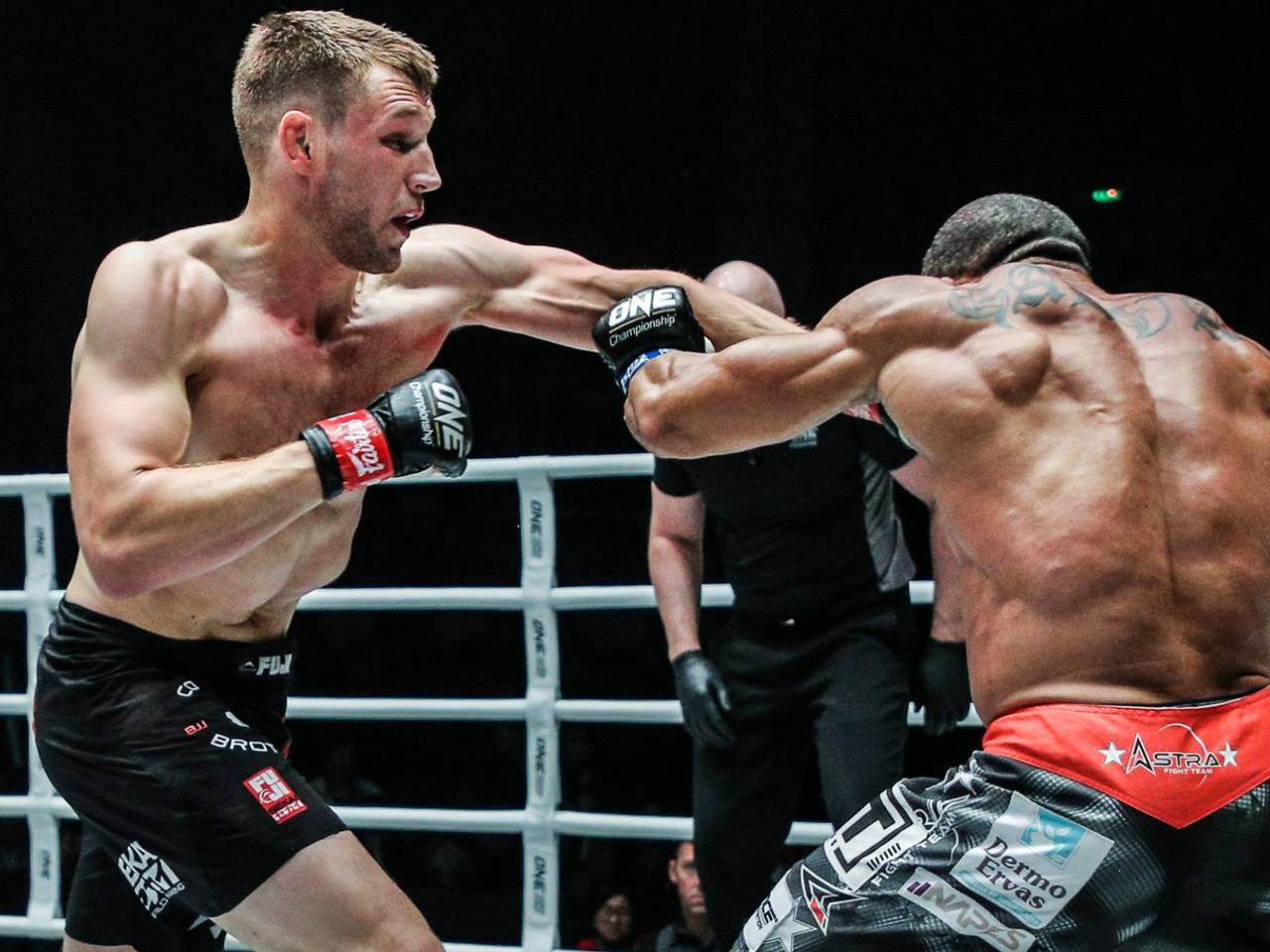 Reinier de Ridder in gevecht met Gilberto Gavalo (foto: ONE Championship).