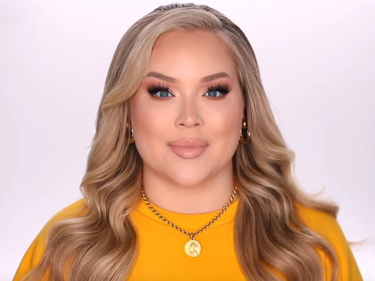 Nikkie de Jager vertelde dat ze transgender is (foto: NikkieTutorials / YouTube)