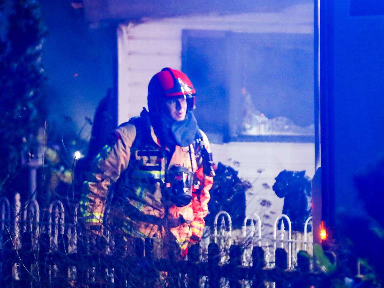 De brandweer bluste het vuur in het chalet in Heeze. (Foto: Dave Hendriks/SQ Vision)
