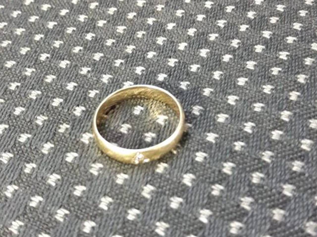 De gevonden trouwring. (Foto: Taxibedrijf Van der Wijst Bladel)