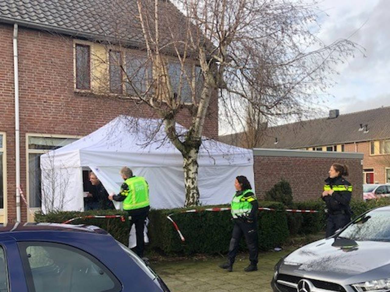 Het huis waar de vrouw dood werd aangetroffen in de Dadelstraat (Foto: Jan Waalen)