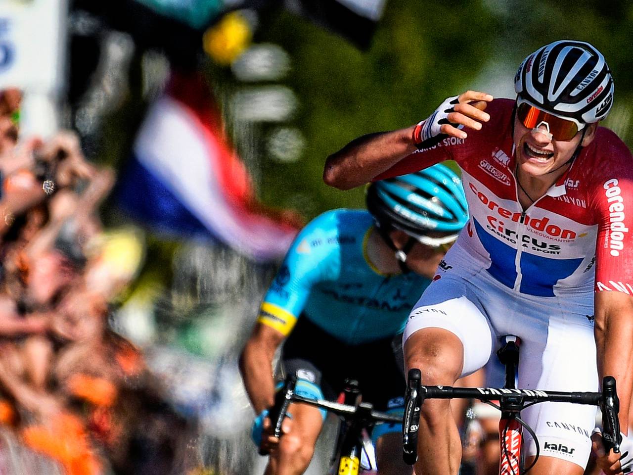 Ongeloof en vreugde bij Mathieu van der Poel bij winst van de Amstel Gold Race (foto: Hollandse Hoogte).