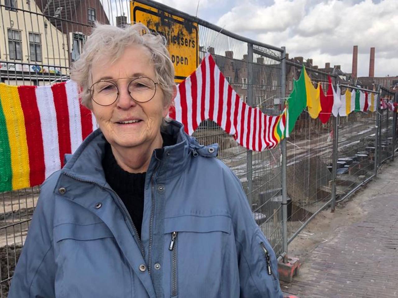 Een gebreide sjaal van anderhalve kilometer rond de haven van Zevenbergen.