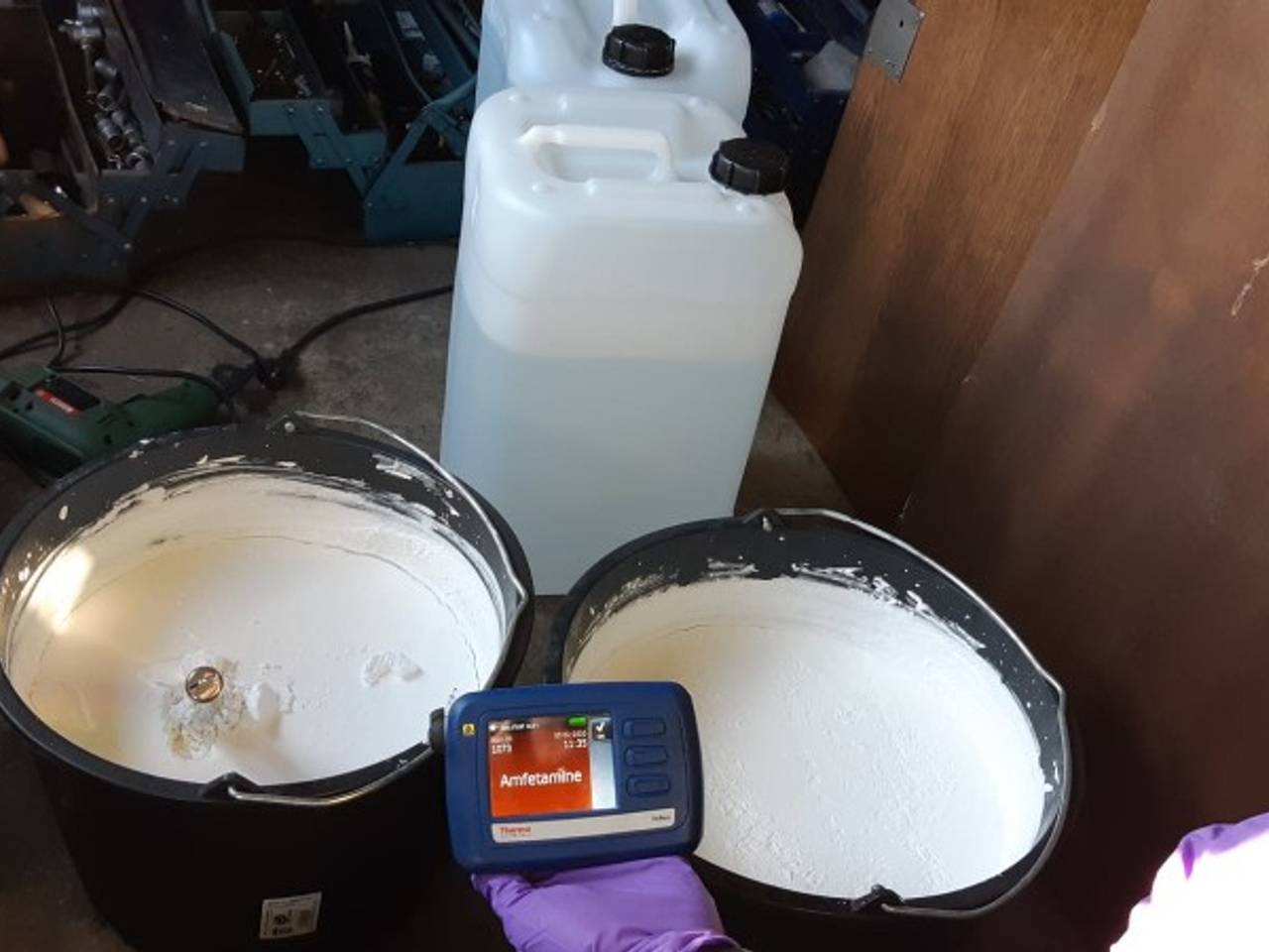 In het lab werd speed geproduceerd. (Foto: politie)