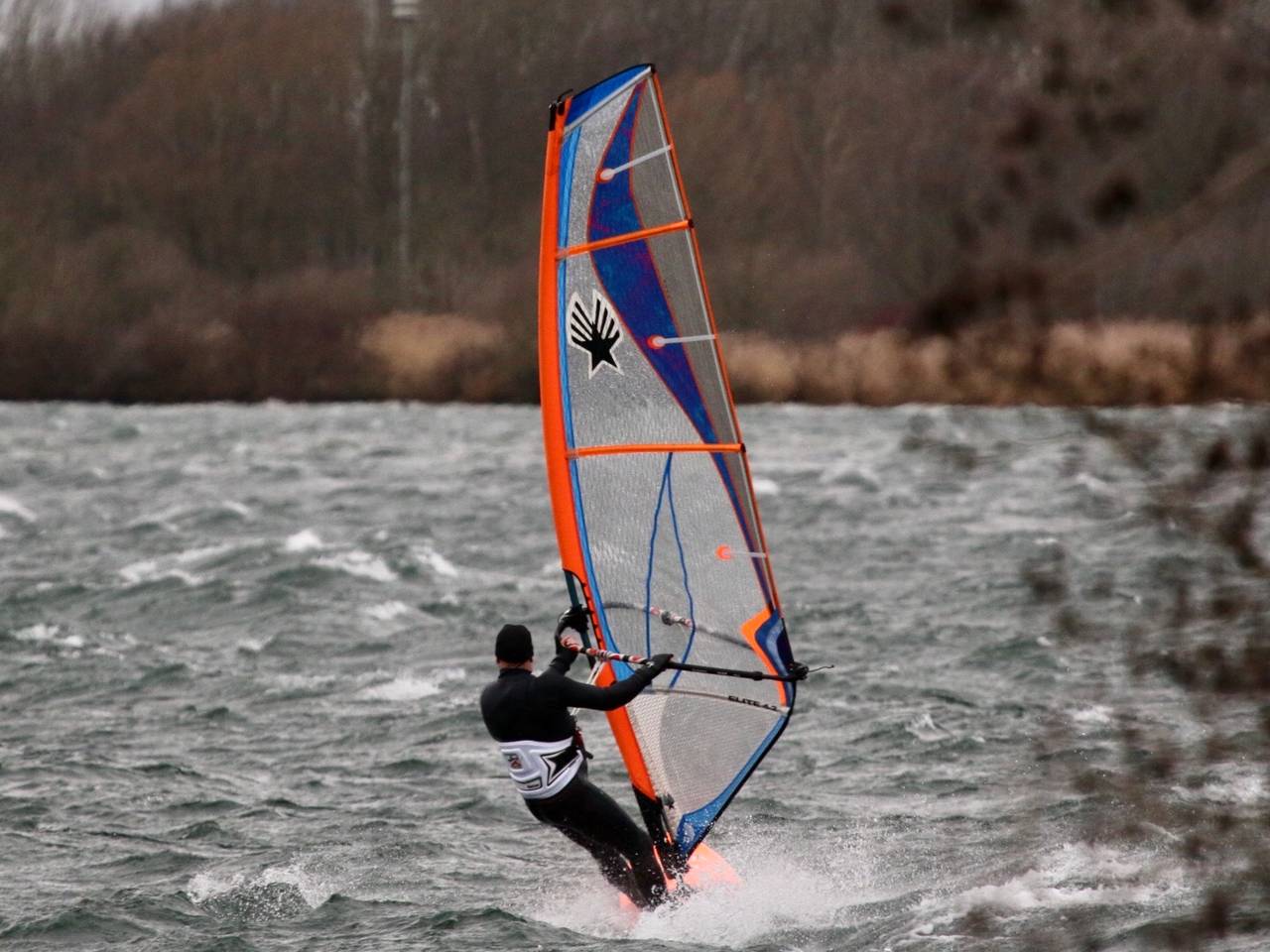 Surfen in storm. (Archieffoto)