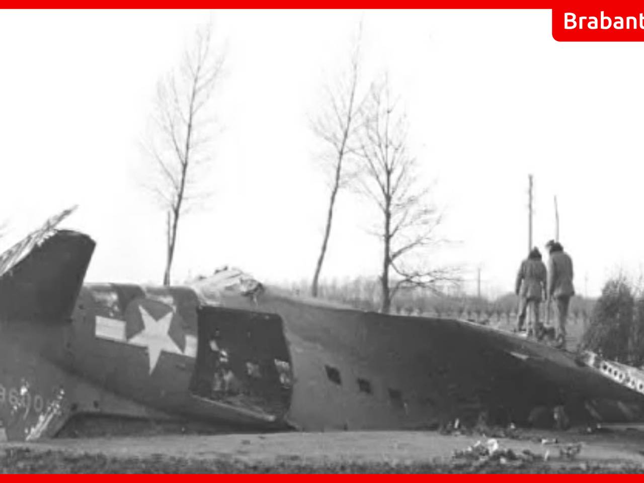 Dakota C-47 Stoy Hora stortte neer op het huidige trainingsveld van vv Hoeven.