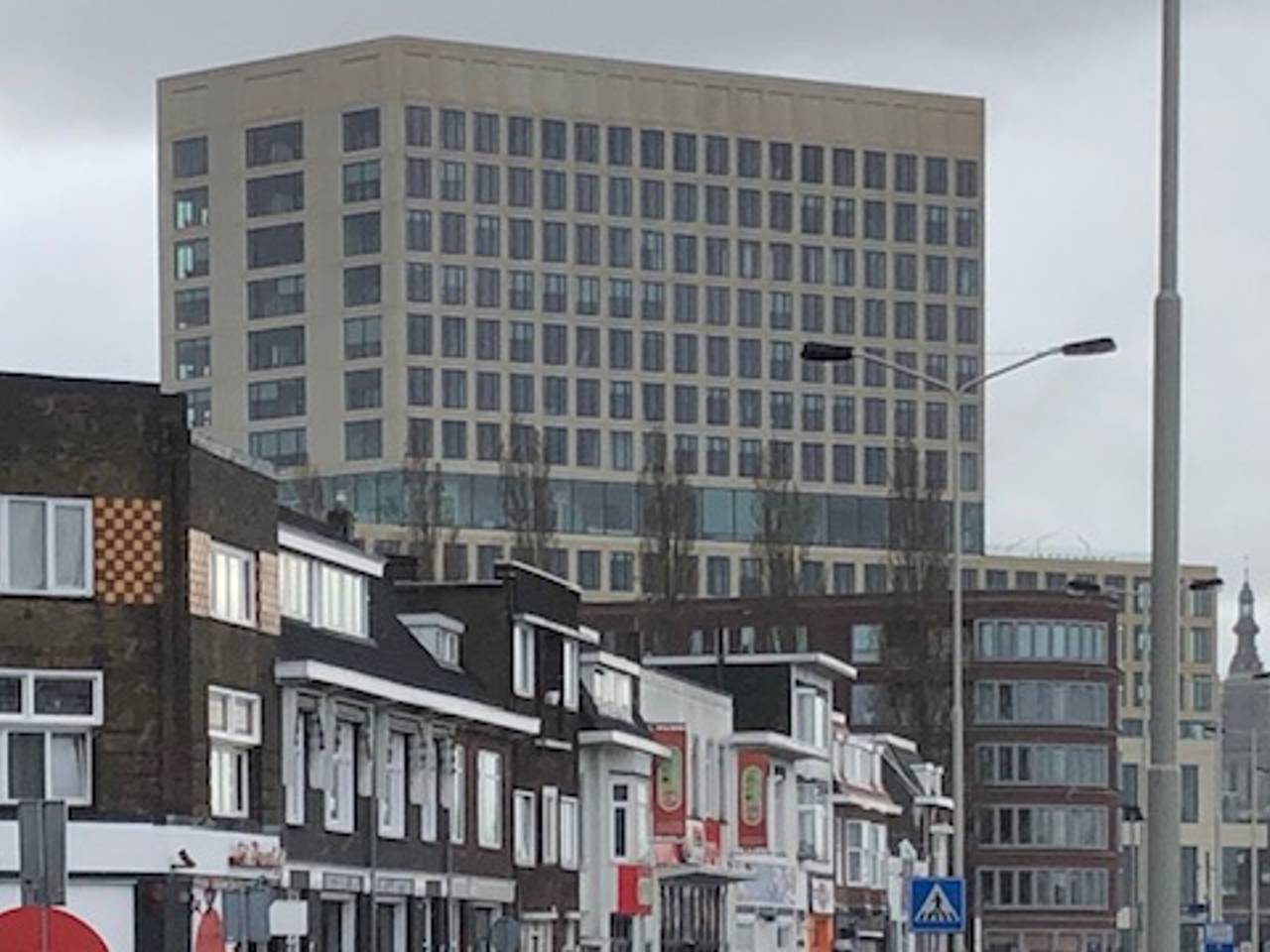 Rechtbank Zeeland-West-Brabant vanuit de wijk De Belcrum (Foto: Willem-Jan Joachems)