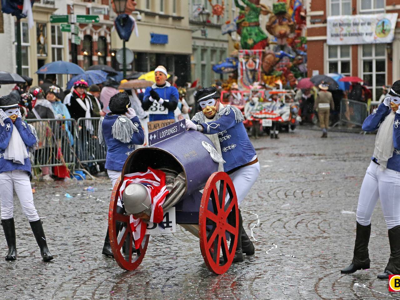 De optochten lijken op maandag allemaal door te gaan.