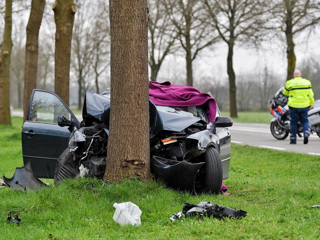 De bestuurder is overleden (foto: SQ Vision Mediaproduktie /Toby de Kort).