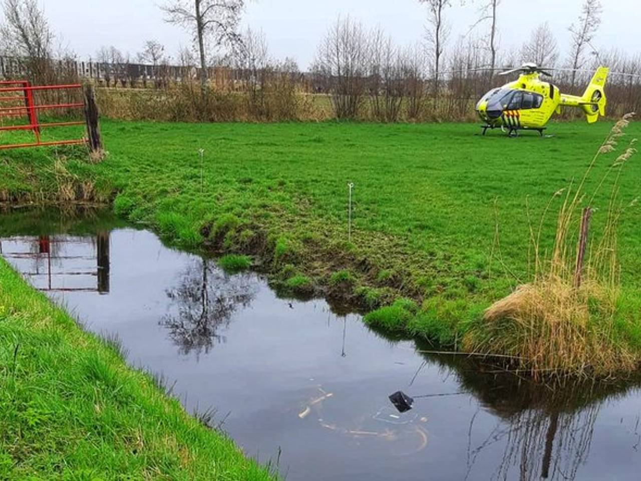 Vanwege het ongeluk werd ook een traumahelikopter ingeschakeld (foto: Wijkagenten Waalwijk/Sprang-Capelle/Waspik).