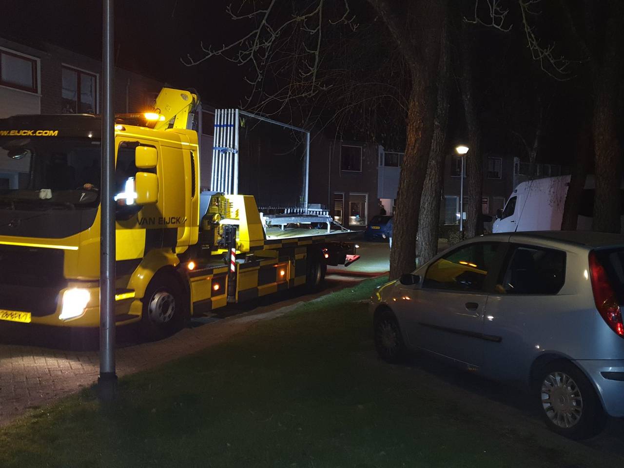 De straat is afgezet met zwarte hekken. Foto: Omroep Brabant