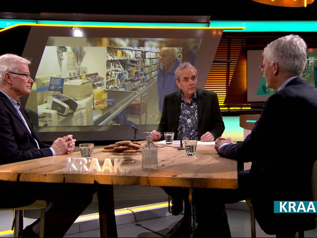 Theo Weterings aan tafel in KRAAK.