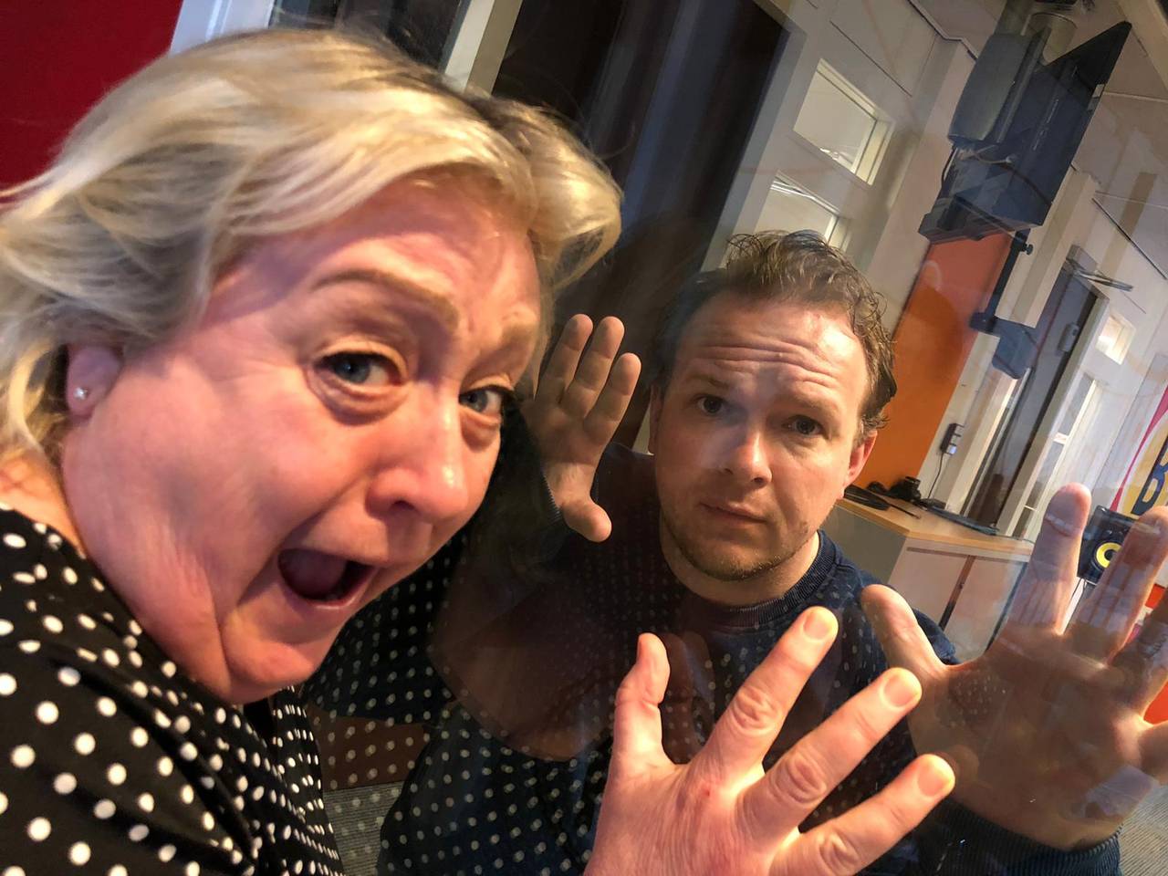 Vraag een plaat aan voor je dierbare die je niet kunt bezoeken en laat zo weten dat je aan ze denkt.