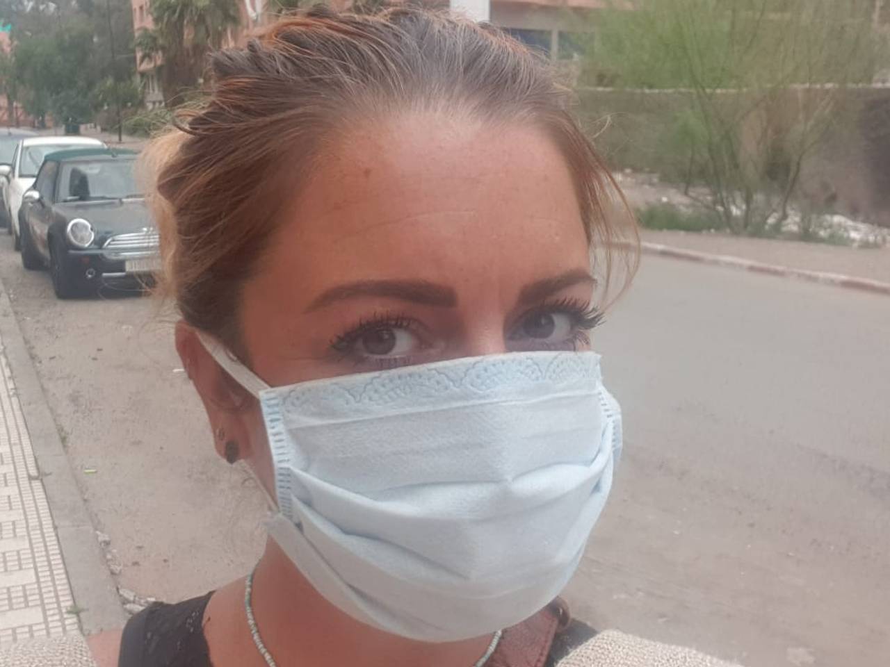 Angelique mocht alleen voor boodschappen de straat op.