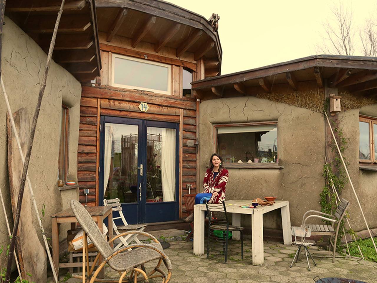 Nadja bij haar Stropaleis (foto's: Karin Kamp en Lobke Kapteijns).