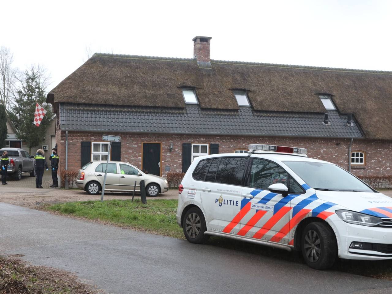 https://api.omroepbrabant.nl/img/f/$width$/$height$/0.5/0.5/bWVkaWEvcHJvZC8zMzMwMjA2LmpwZz9zdj0yMDE5LTA3LTA3JnN0PTIwMjAtMDEtMDFUMDAlM0EwMCUzQTAwWiZzZT0yMDQwLTAxLTAxVDAwJTNBMDAlM0EwMFomc3I9YiZzcD1yJnNpZz1EM3pPJTJCc29HTjhwME1XT1ElMkJkTHpIcVNUaG5ZNSUyRnNCbFdUZFN1RnRLaEtrJTNE