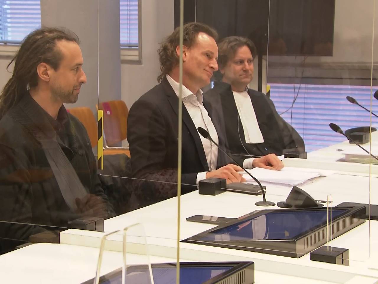 Willem Engel, Jeroen Pols en hun advocaat Gerben van de Corput besloten de rechter te wraken.