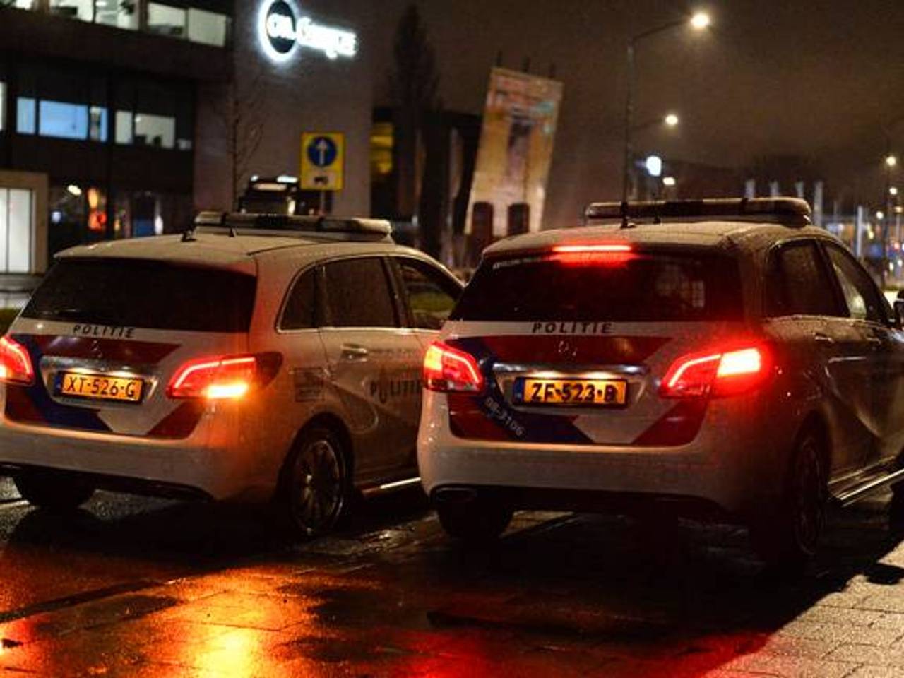 De politie deed onderzoek bij de Kleine Krogt in Breda (achieffoto: Perry Roovers/SQ Vision).