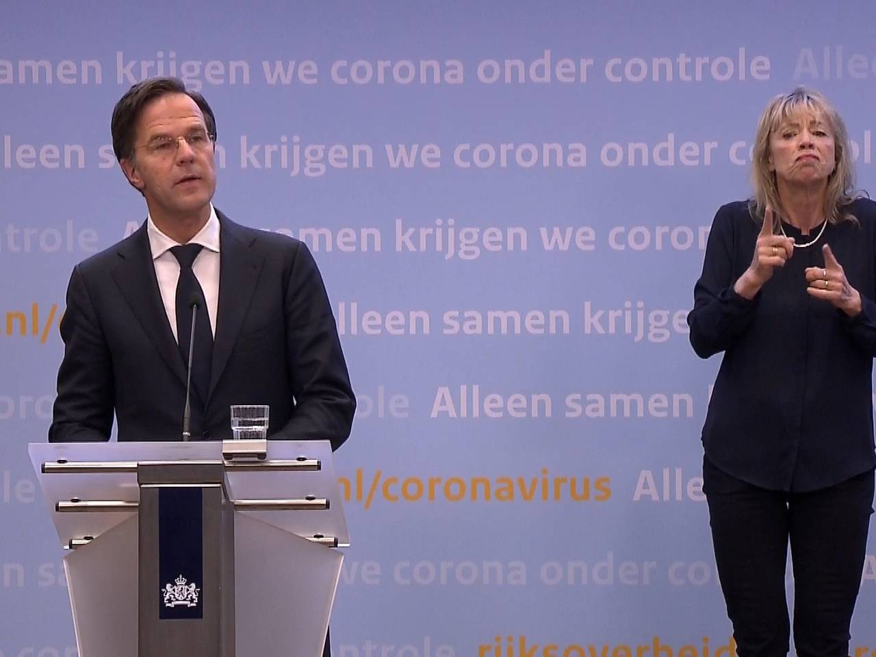 Rutte tijdens de persconferentie dinsdagavond.