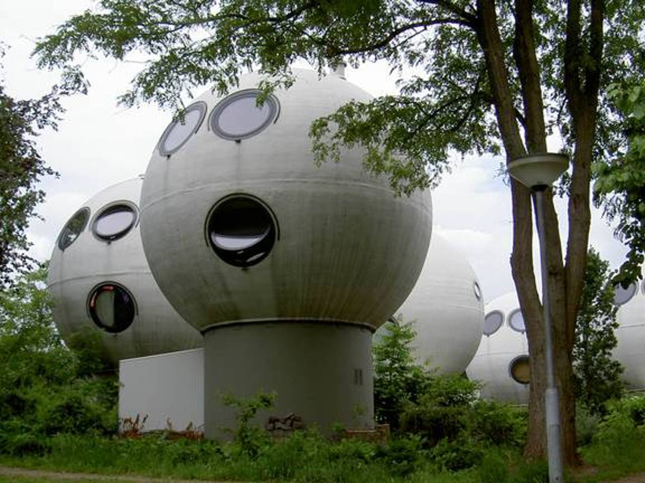 De bolwoningen (archieffoto: Erik Wannee).