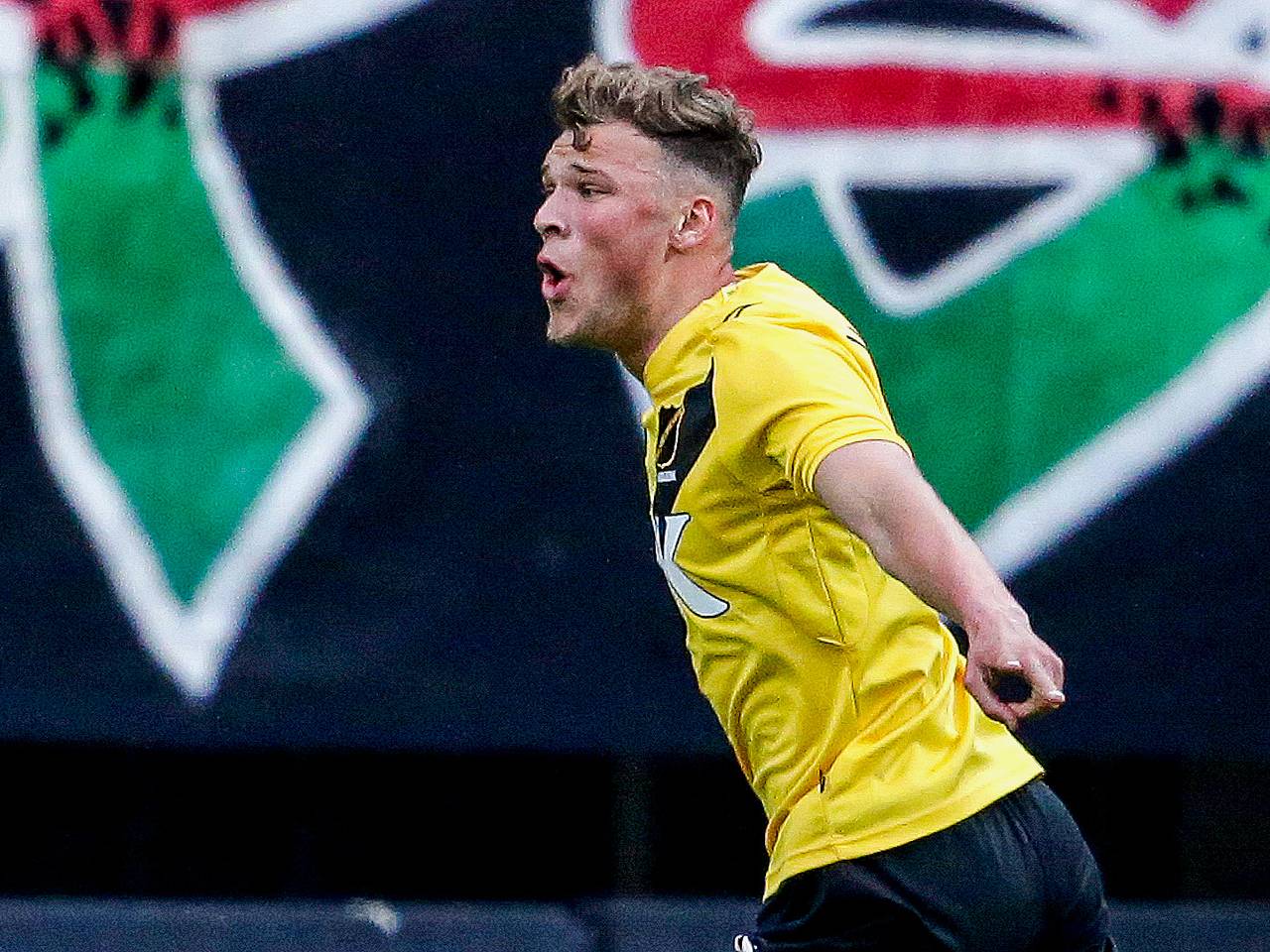 NAC-spits Sydney van Hooijdonk scoorde uit een prachtige vrije trap tegen NEC.