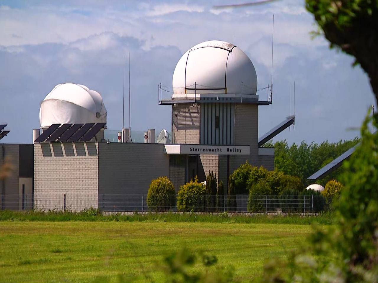 Sterrenwacht gaat in Songfestivalfilmpje Europa door, maar waar ligt hij?