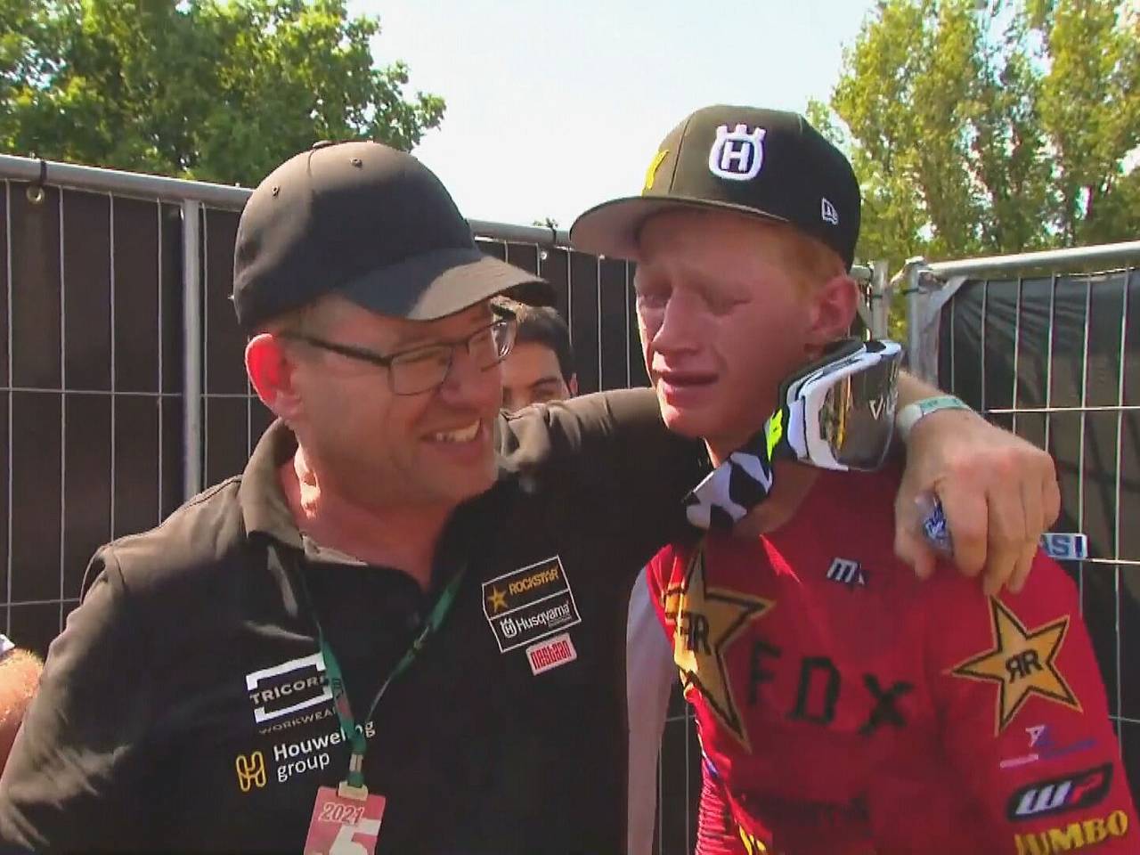 De 16-jarige motorcrosser Kay de Wolf gooit hoge ogen tijdens GP in Oss.