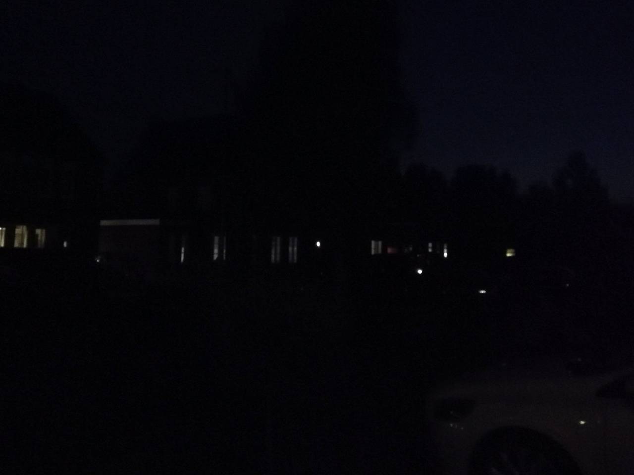 Een donkere straat in Waspik. 