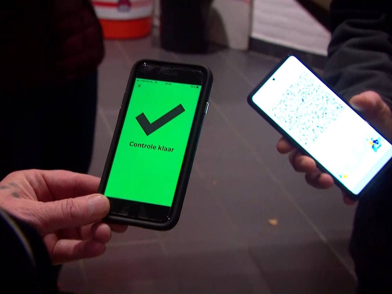 In Den Haag wordt gedemonstreerd tegen de coronatoegangsbewijzen (foto:Omroep Brabant)