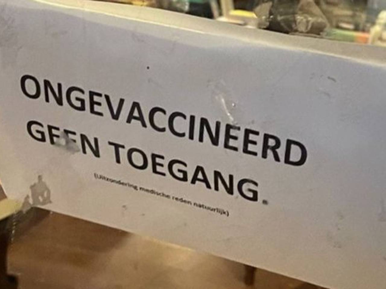 Het briefje dat is opgehangen.