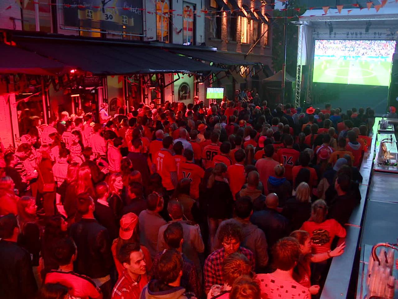 Tilburgse Oranje-supporters berusten in verlies halve finale