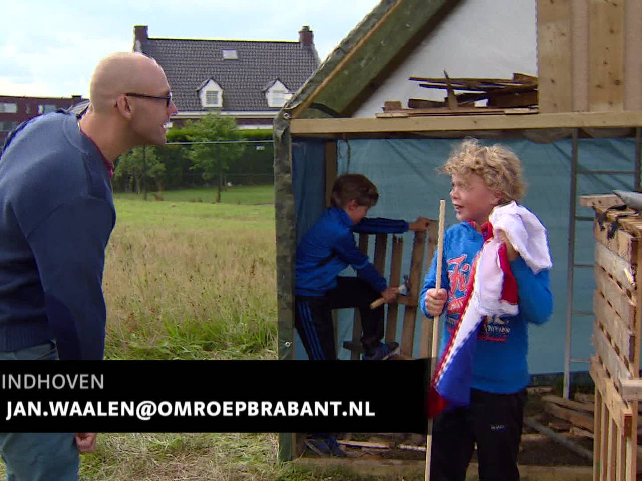 Eindhovenaar ontwerpt huthuisjes, een vrijplaats voor kinderen in de wijk Meerhoven.