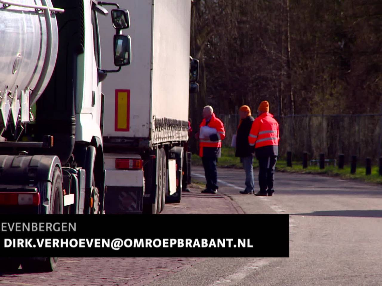 Farm Trans besmeurd met friet, mayonaise en satésaus
