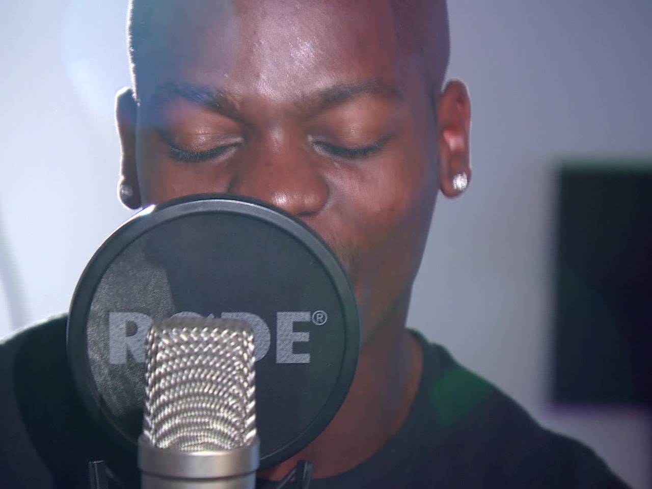 Nicolas Isimat-Mirin van PSV binnenkort op 1 in Top 40 met 'Come on PSV'