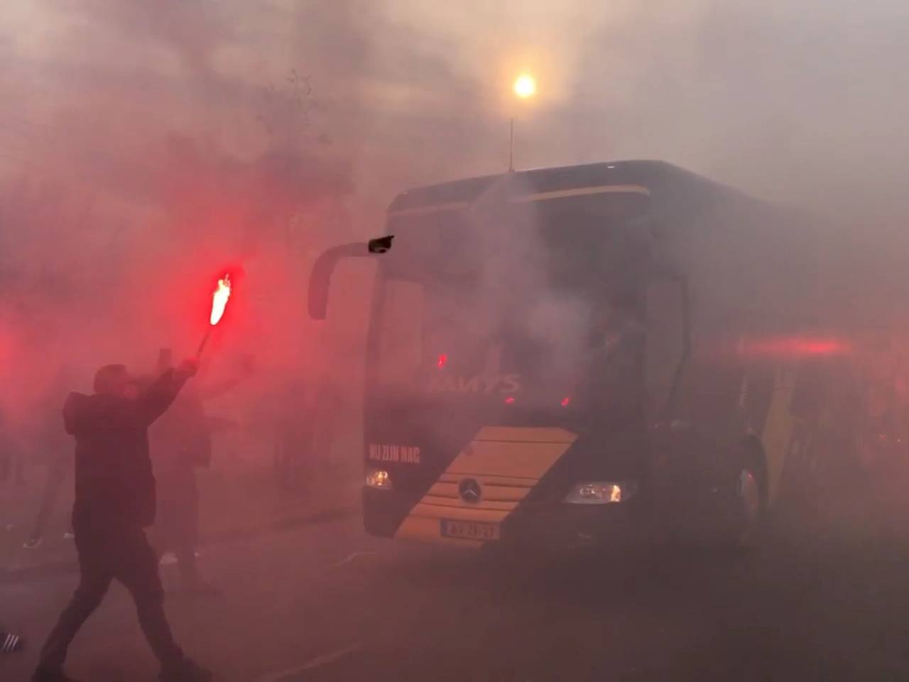  NAC-supporters hielden eind maart een actie voorafgaand aan duel tegen De Graafschap. 