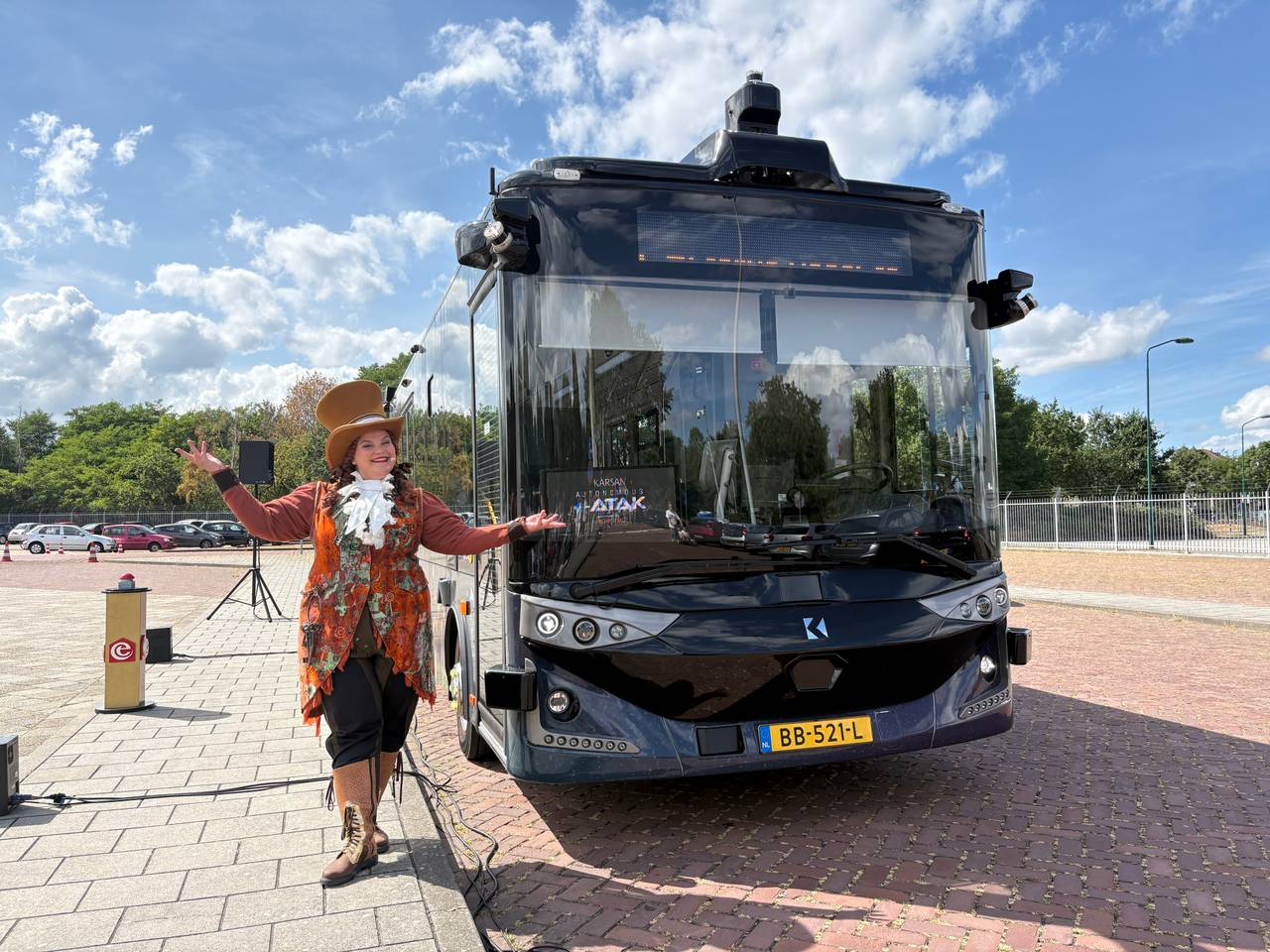 https://api.omroepbrabant.nl/img/f/$width$/$height$/0.50/0.47/cmV2aXNpb25zLzQ5NDkzMDctMS5qcGc_c2U9MjA0NS0wMS0wMVQxMCUzQTQwJTNBMDBaJnNpZz1uRW9uaWdUNmVMc21CMzRMaXFmRE0xa2x1TUI3WUQ4ZkVZRGxxaGJlWEg4JTNEJnNwPXImc3ByPWh0dHBzJnNyPWImc3Q9MjAyNS0wMS0wMVQxMCUzQTQwJTNBMDBaJnN2PTIwMjYtMDItMDY=