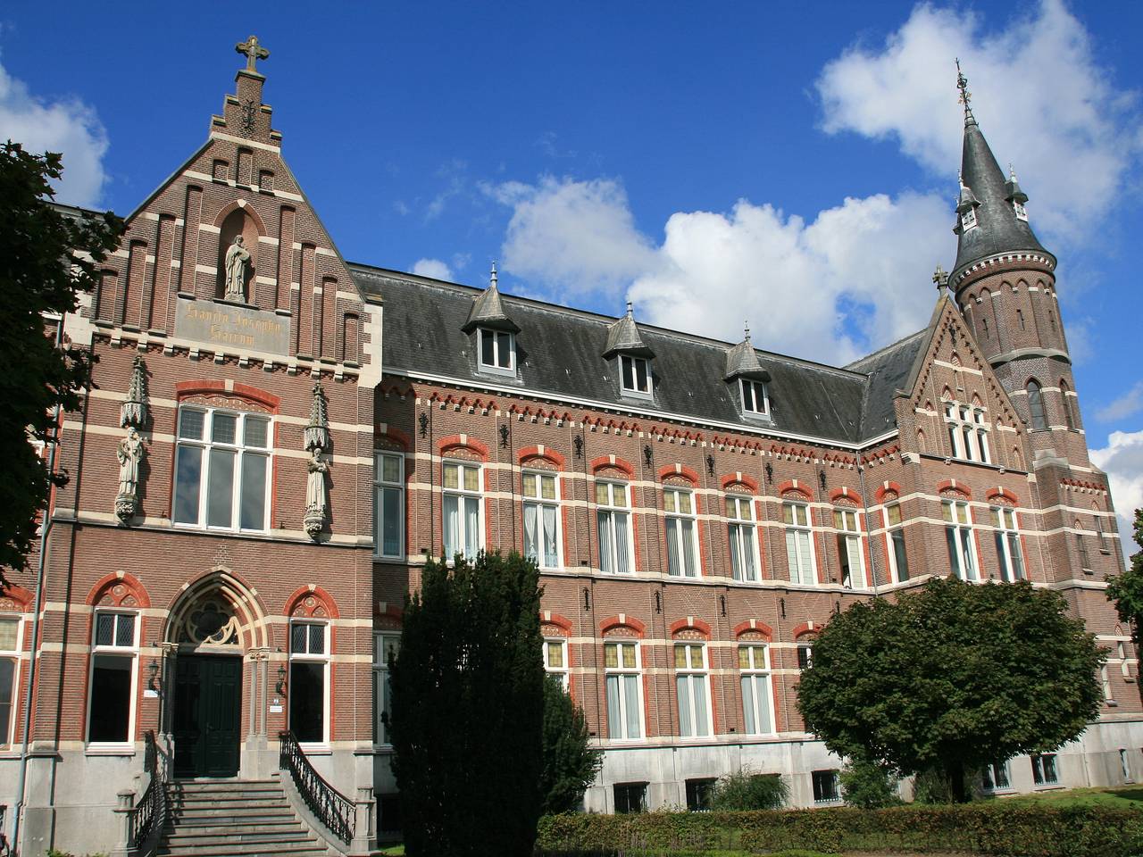 https://api.omroepbrabant.nl/img/f/$width$/$height$/0.50/0.50/cmV2aXNpb25zLzIxNzU0ODctMS5qcGc_c2U9MjA0NS0wMS0wMVQxMCUzQTQwJTNBMDBaJnNpZz1hNjdhcUxMdE1KNFVtWmEybG8xRTNUdWxvd21HZm5aS1BKVVdXbURuOTBBJTNEJnNwPXImc3ByPWh0dHBzJnNyPWImc3Q9MjAyNS0wMS0wMVQxMCUzQTQwJTNBMDBaJnN2PTIwMjAtMTAtMDI=