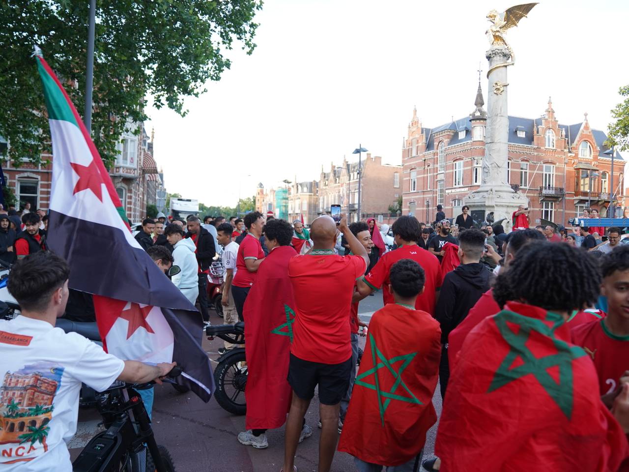 https://api.omroepbrabant.nl/img/f/$width$/$height$/0.50/0.50/cmV2aXNpb25zLzQ5MjYyNTgtMS5qcGc_c2U9MjA0NS0wMS0wMVQxMCUzQTQwJTNBMDBaJnNpZz1VUGdYVUklMkJqTm1RdVB1RDBudHVRTGFGSVpueU9QcVZNMnlXVGN1M1JyaXclM0Qmc3A9ciZzcHI9aHR0cHMmc3I9YiZzdD0yMDI1LTAxLTAxVDEwJTNBNDAlM0EwMFomc3Y9MjAyNi0wMi0wNg==